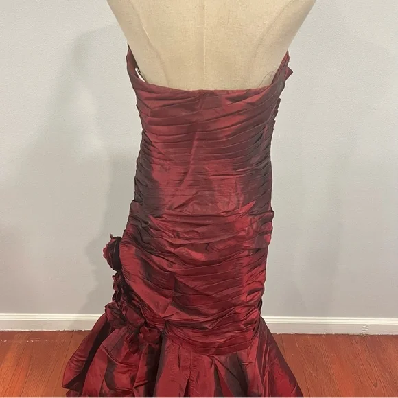 Camilla La Vie Burgundy Taffeta Strapless Pleated Mermaid Evening Gown - Reemoly